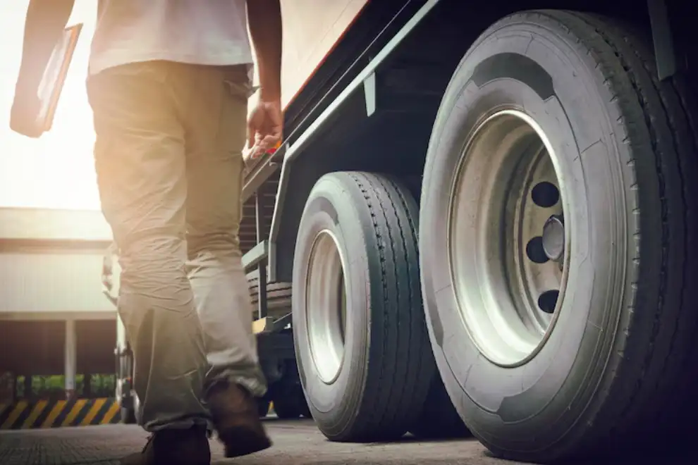 How Can You Find the Best Commercial Truck Tire Shop & Road Service in Cleburne, TX